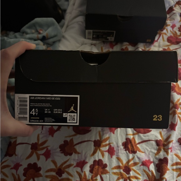 Air Jordan 1 Mid SE (GS) “French Blue” - Picture 7 of 7